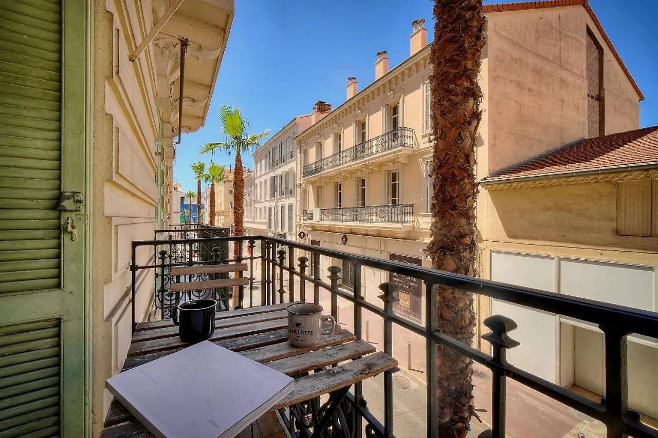 Superbe 3 Pieces Moderne Et Tres Central A2B233 Cannes 0*,  France