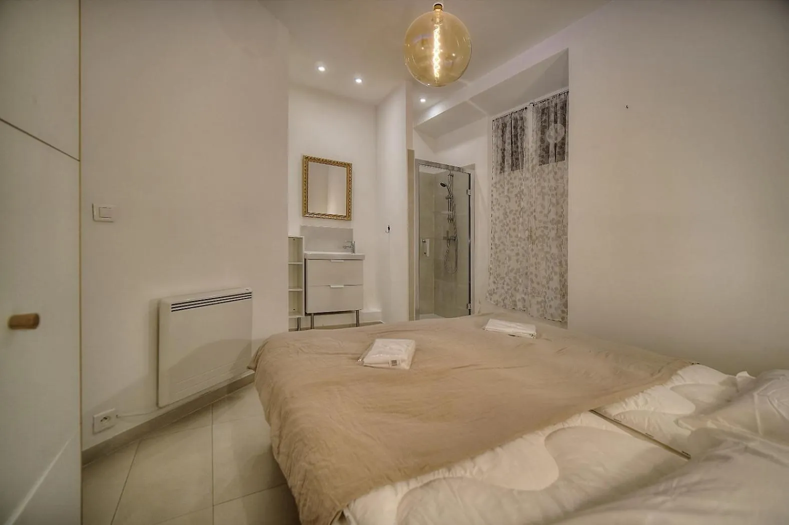 Superbe 3 Pieces Moderne Et Tres Central A2B233 Apartment Cannes